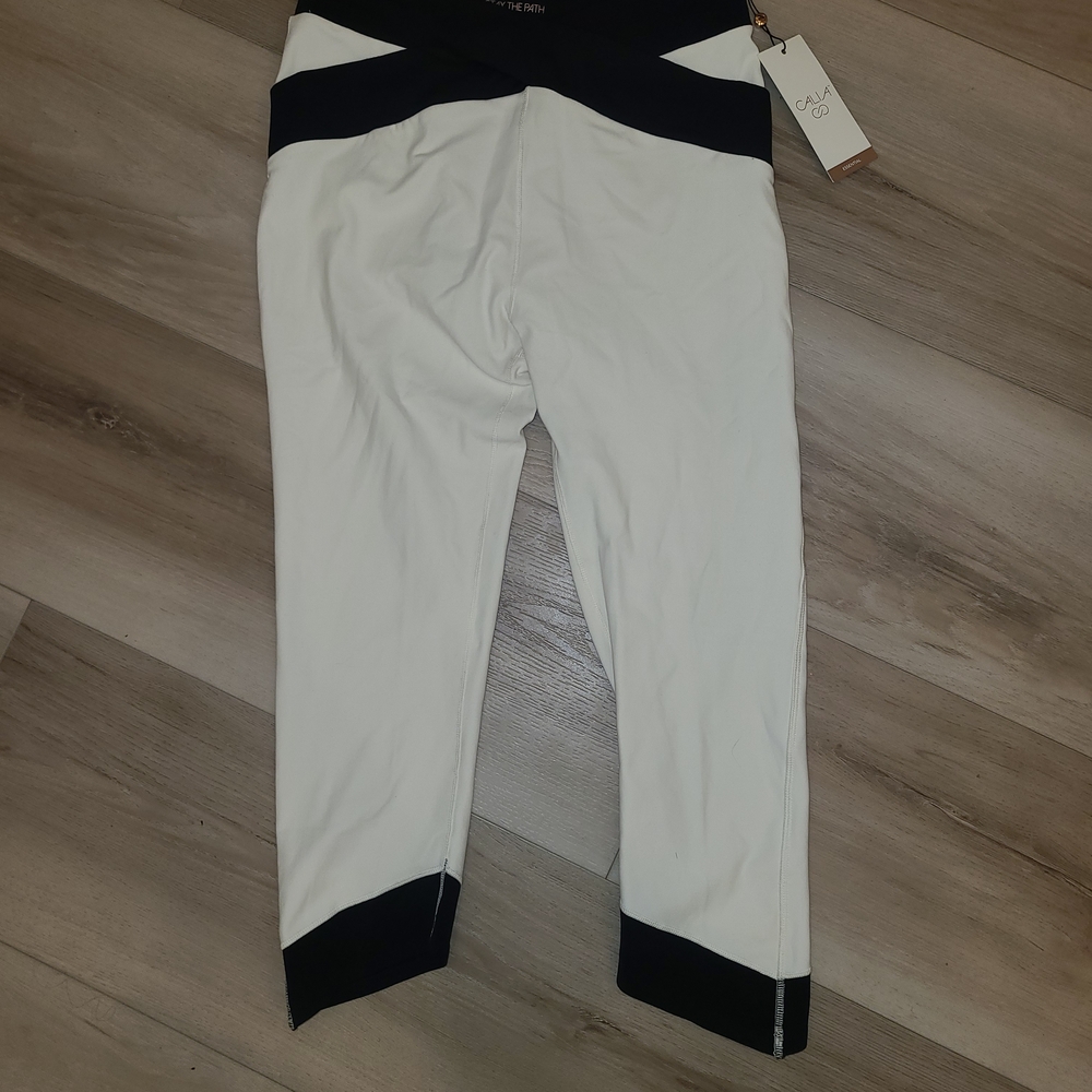 NWT!Chic Black and White Women's Leggings